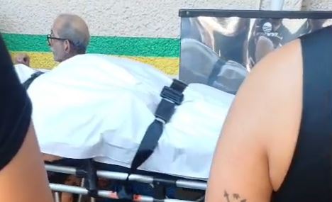 Eleitor morre durante sessão eleitoral dentro de escola superlotada em Manaus Eleitor morre durante sessão eleitoral dentro de escola superlotada em Manaus