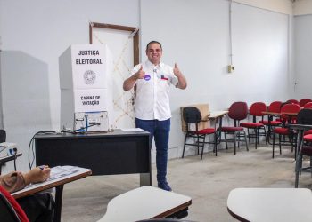Roberto Cidade vota e diz estar confiante na vitória: “Vamos vencer” Roberto Cidade vota e diz estar confiante na vitória: “Vamos vencer”