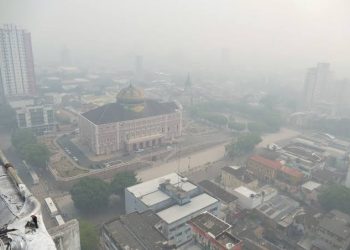 “Irrespirável”: Fumaça faz Prefeitura de Manaus prorrogar suspensão das aulas “Irrespirável”: Fumaça faz Prefeitura de Manaus prorrogar suspensão das aulas
