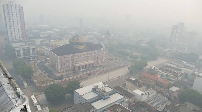 “Irrespirável”: Fumaça faz Prefeitura de Manaus prorrogar suspensão das aulas “Irrespirável”: Fumaça faz Prefeitura de Manaus prorrogar suspensão das aulas