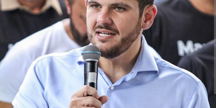 Renato Jr. denuncia que Alberto Neto enviou R$ 300 milhões em emendas para fora do AM
