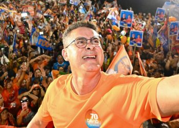 Na véspera da eleição, pesquisa coloca David no segundo turno na disputa pelo Governo do AM Na véspera da eleição, pesquisa coloca David no segundo turno na disputa pelo Governo do AM
